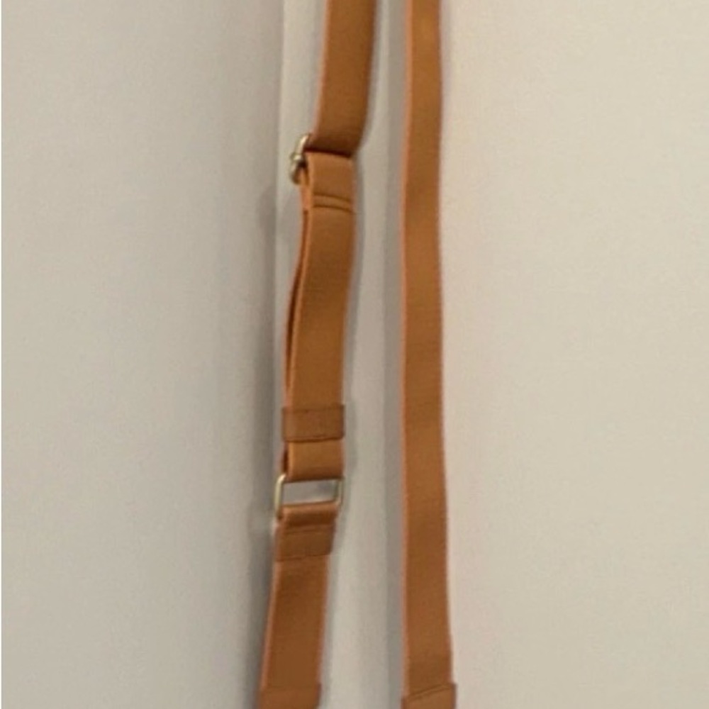 HOBO Cass Tan Pebble Leather Crossbody Phone Pouch Adjustable Strap - Picture 4 of 14